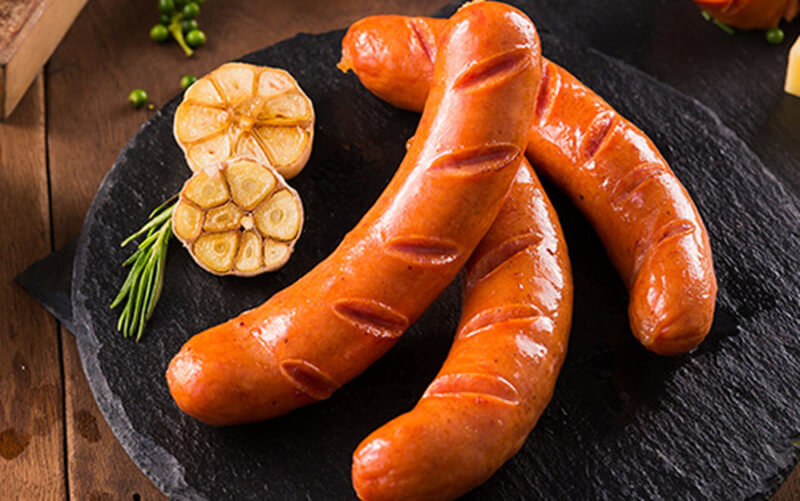 1 cây xúc xích bao nhiêu calo, protein? Thành phần dinh dưỡng, loại xúc xích phổ biến, cách ăn ảnh hưởng sức khỏe