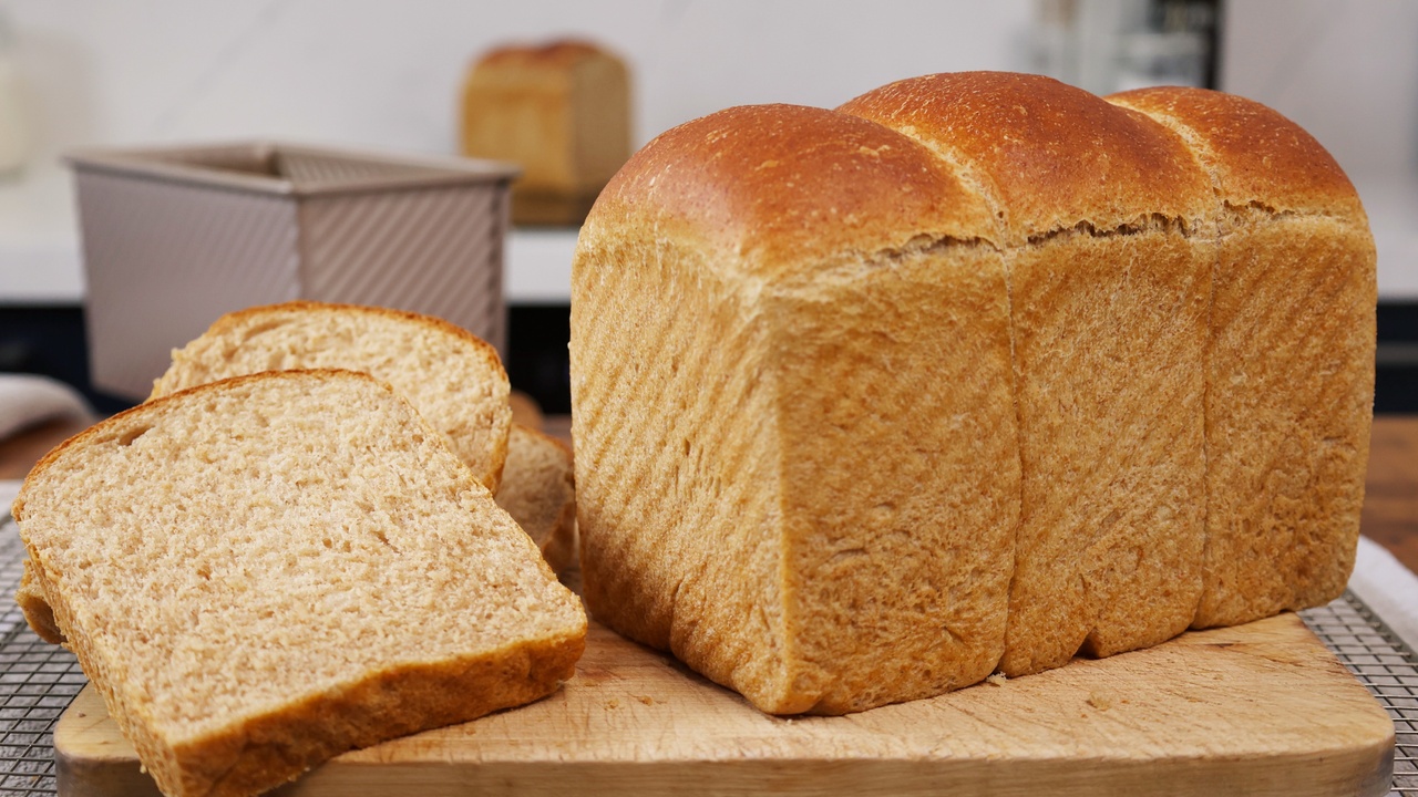 1 lát bánh mì sandwich bao nhiêu calo? Thành phần ảnh hưởng, loại bánh, cách chế biến khác nhau