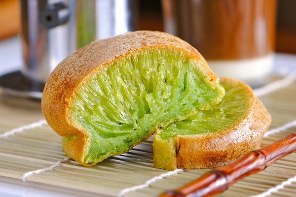 Bánh bò bao nhiêu calo? Hàm lượng năng lượng theo loại, nguyên liệu ảnh hưởng, tác động đến cân nặng