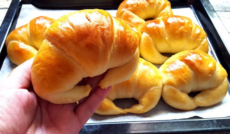 Bánh cua phô mai bao nhiêu calo? Nguồn năng lượng chính, ảnh hưởng cân nặng, so sánh món vặt cùng loại