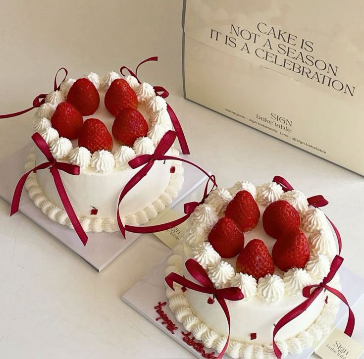 Bánh kem bao nhiêu calo? Thành phần dinh dưỡng, tác động sức khỏe, so sánh món tráng miệng khác