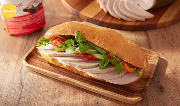 Bánh mì chả lụa bao nhiêu calo? Thành phần năng lượng chính, yếu tố thay đổi calo, bảng dinh dưỡng phổ biến