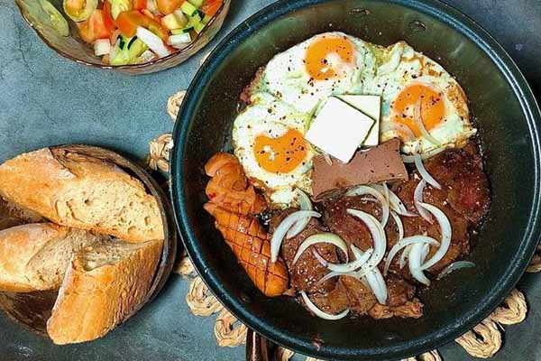 Bánh mì chảo bao nhiêu calo? Thành phần dinh dưỡng, nguy cơ tăng cân, so sánh các món sáng khác