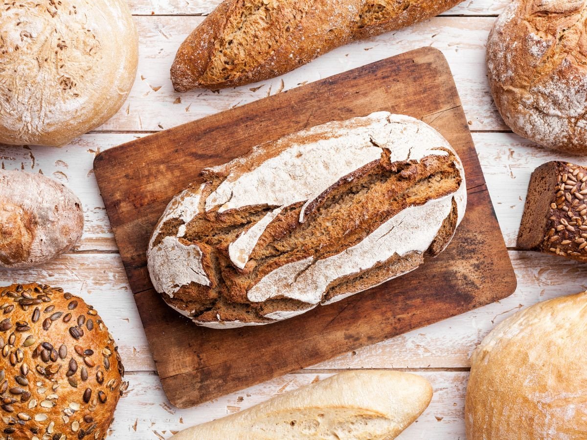 Bánh mì nguyên cám bao nhiêu calo? Một lát chứa bao nhiêu kcal, hỗ trợ giảm cân không, calo so với bánh mì trắng