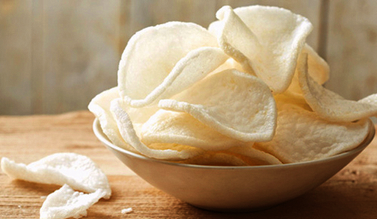 Bánh phồng tôm bao nhiêu calo? Thành phần dinh dưỡng, nguy cơ tăng cân, so với snack khác