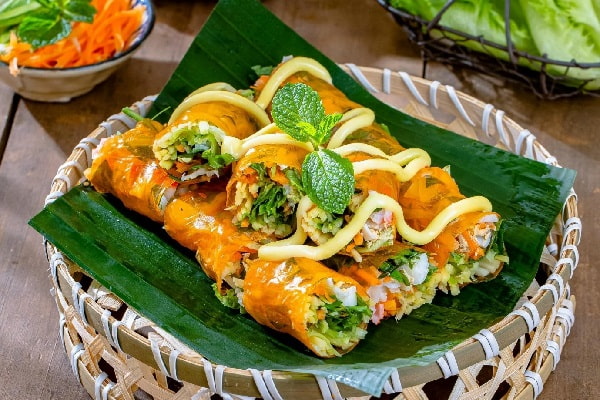 Bánh tráng cuốn bao nhiêu calo? Thành phần chính, biến thể phổ biến, tác động đến cân nặng, cách giảm calo