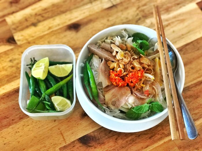 Bún mắm bao nhiêu calo? Bún và nước dùng, cách nấu tại nhà, so với bún riêu phở