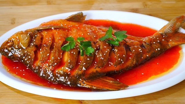 Cá sốt cà chua bao nhiêu calo? Lượng calo theo nguyên liệu, cách chế biến, so sánh món cá khác