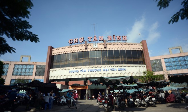 Chợ Tân Bình là trung tâm mua bán vải vóc quần áo sỉ lẻ lớn nhất TP HCM dành cho dân buôn và tín đồ thời trang