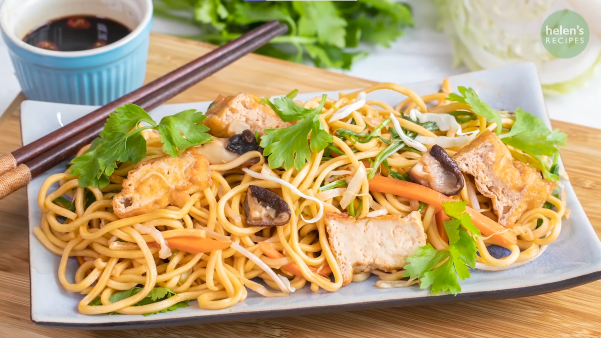 Mì xào bao nhiêu calo, protein? Thành phần dinh dưỡng, hàm lượng trong các loại, yếu tố ảnh hưởng