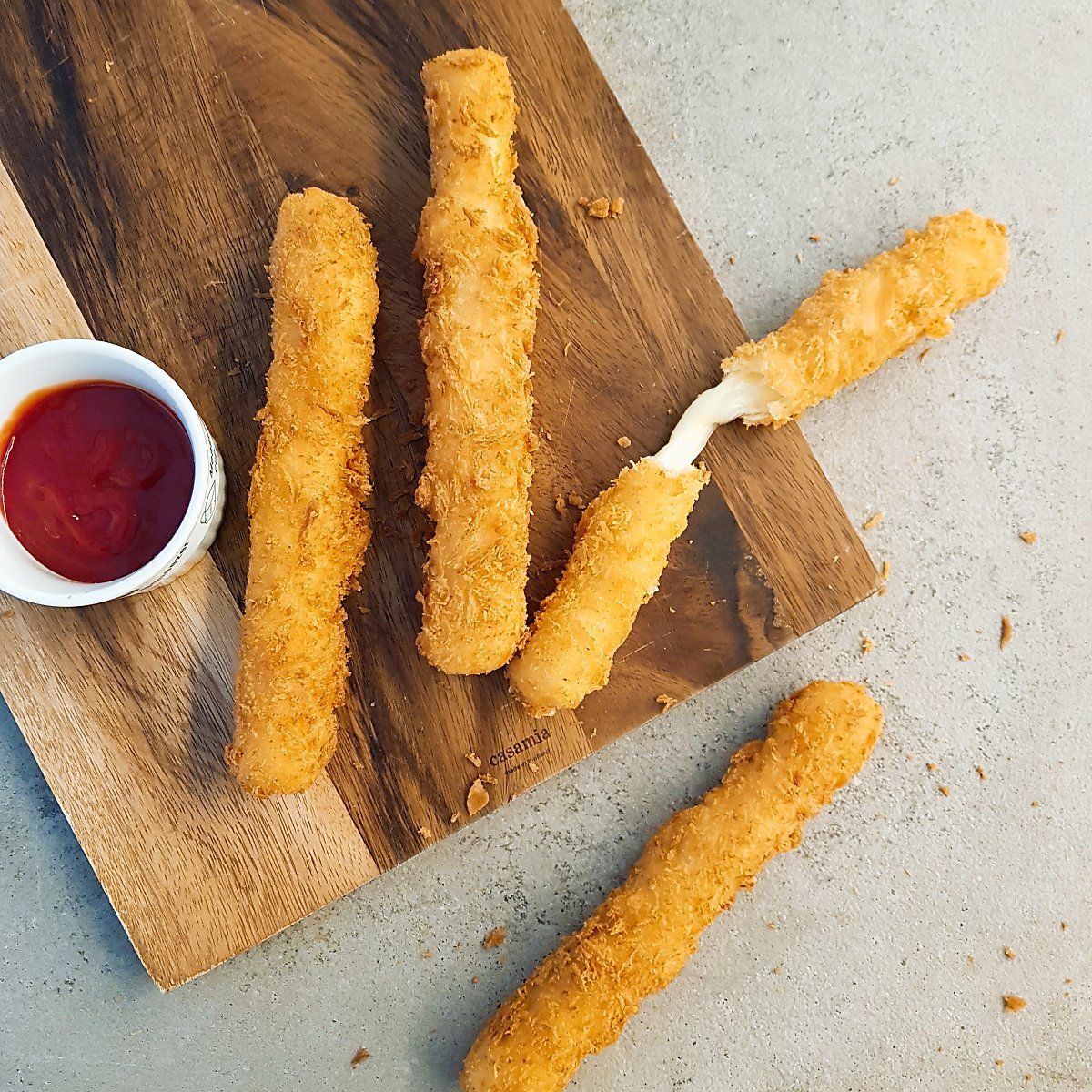 Phô mai que bao nhiêu calo? Vỏ chiên giòn, bảng dinh dưỡng, dầu chiên ảnh hưởng thế nào