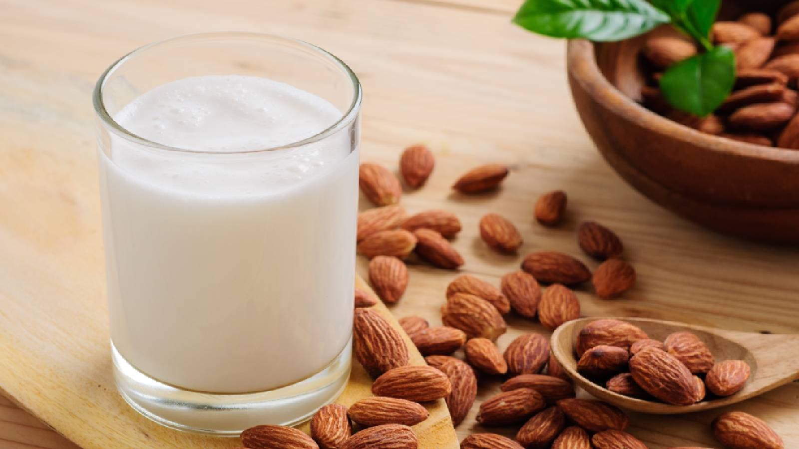 Uống sữa hạt hàng ngày có tốt không với tim mạch, tiêu hóa và cân nặng?