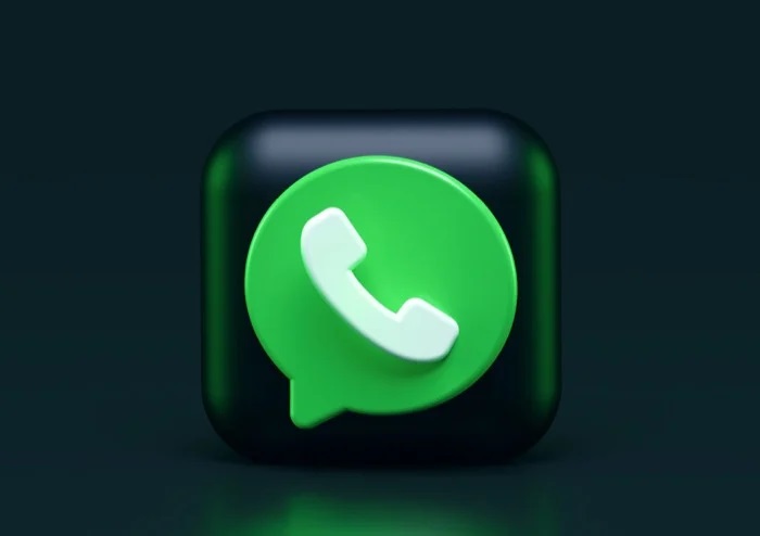 WhatsApp cung cấp mã hóa đầu cuối, nhưng không hỗ trợ kênh công khai lớn.