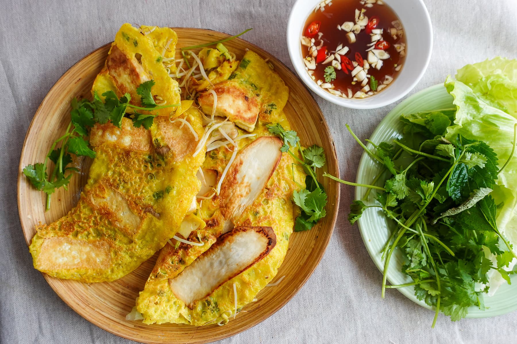 1 cái bánh xèo bao nhiêu calo? Kích thước bánh, nguyên liệu làm nhân, bảng so sánh với các món khác