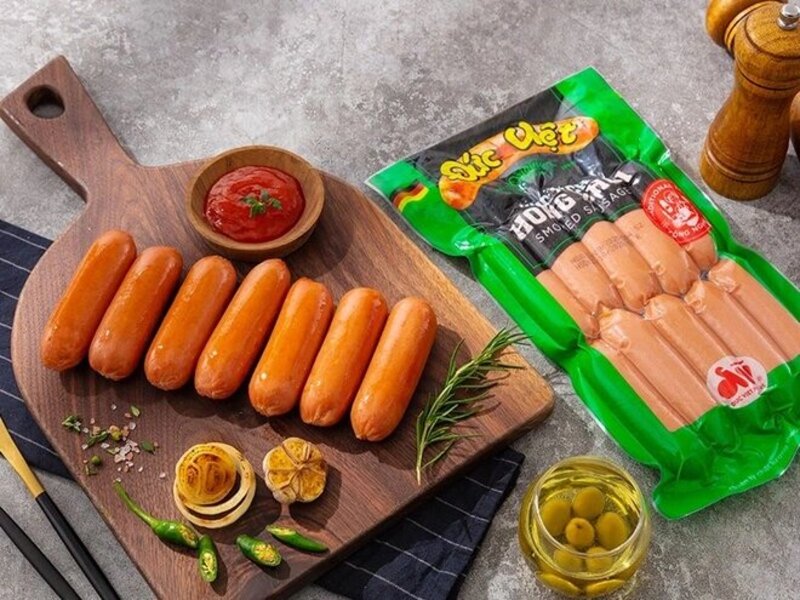 1 cây xúc xích bao nhiêu calo, protein? Thành phần dinh dưỡng, loại xúc xích phổ biến, cách ăn ảnh hưởng sức khỏe