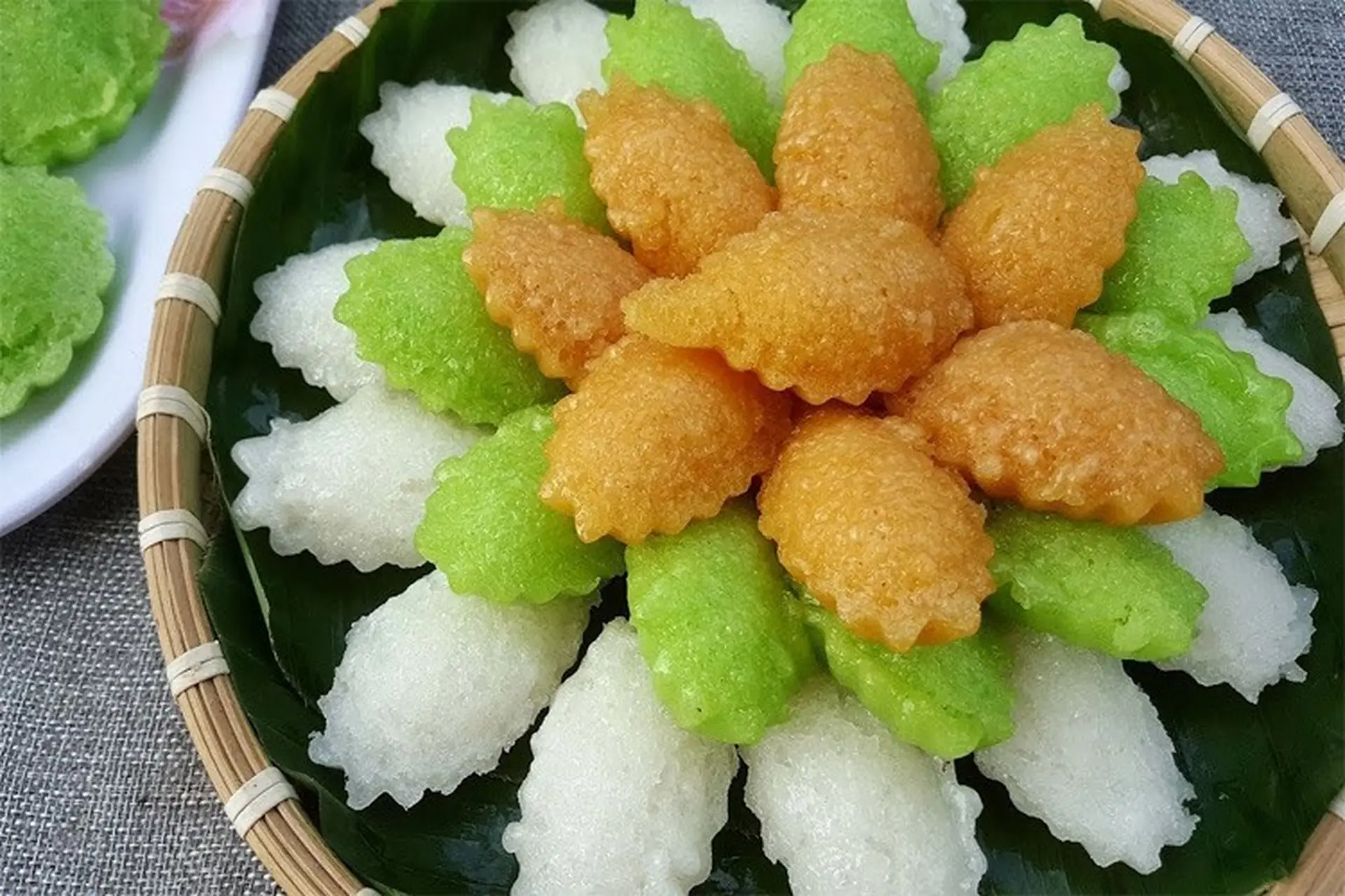 Bánh bò bao nhiêu calo? Hàm lượng năng lượng theo loại, nguyên liệu ảnh hưởng, tác động đến cân nặng