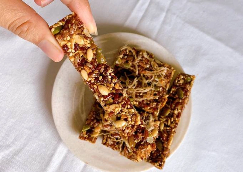 So sánh và lưu ý khi sử dụng bánh gạo lứt về năng lượng và dinh dưỡng So sánh và lưu ý khi sử dụng bánh gạo lứt về năng lượng và dinh dưỡng