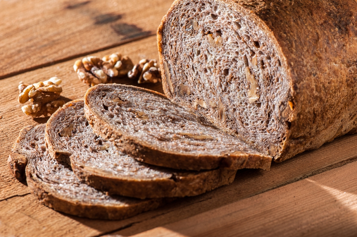 Bánh mì nguyên cám bao nhiêu calo? Một lát chứa bao nhiêu kcal, hỗ trợ giảm cân không, calo so với bánh mì trắng