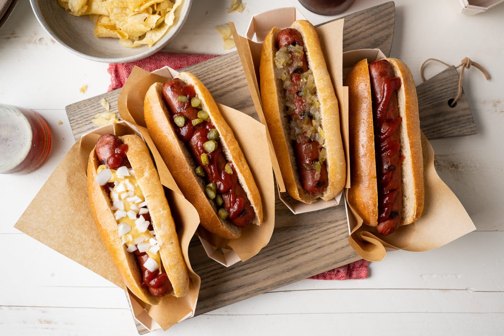 Bánh mì xúc xích bao nhiêu calo? Lượng năng lượng, ảnh hưởng sức khỏe, so sánh với thực phẩm khác