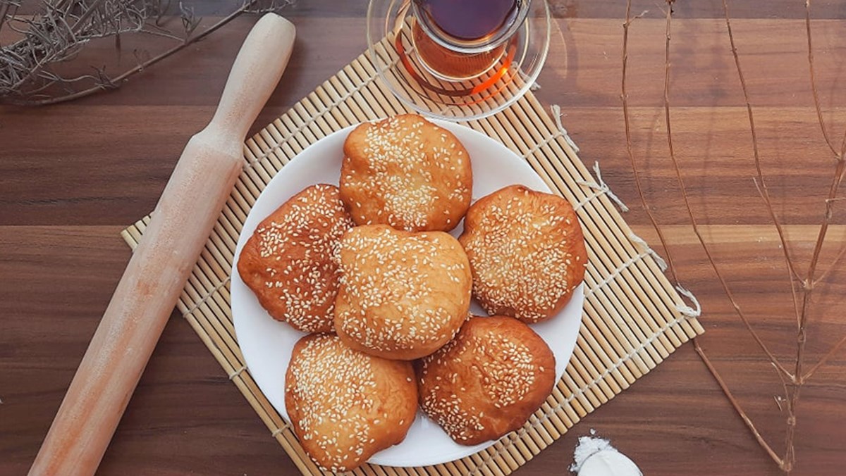 Bánh tiêu bao nhiêu calo? Năng lượng từng cái, ảnh hưởng cân nặng, so với món thay thế