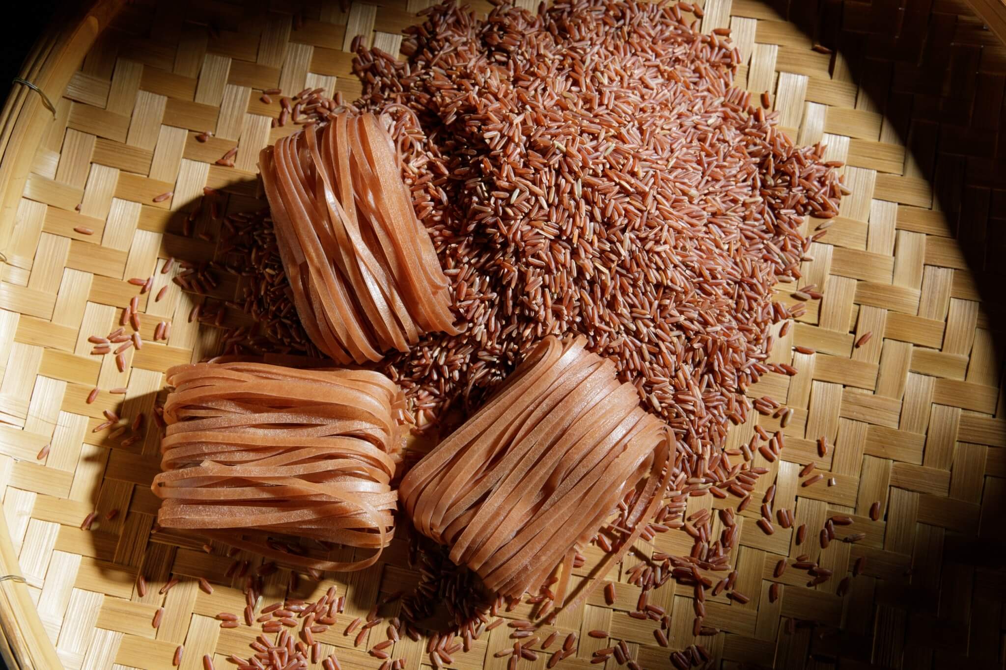 Bún gạo lứt bao nhiêu calo? Lượng calo từng loại, ảnh hưởng cân nặng, so với bún khác