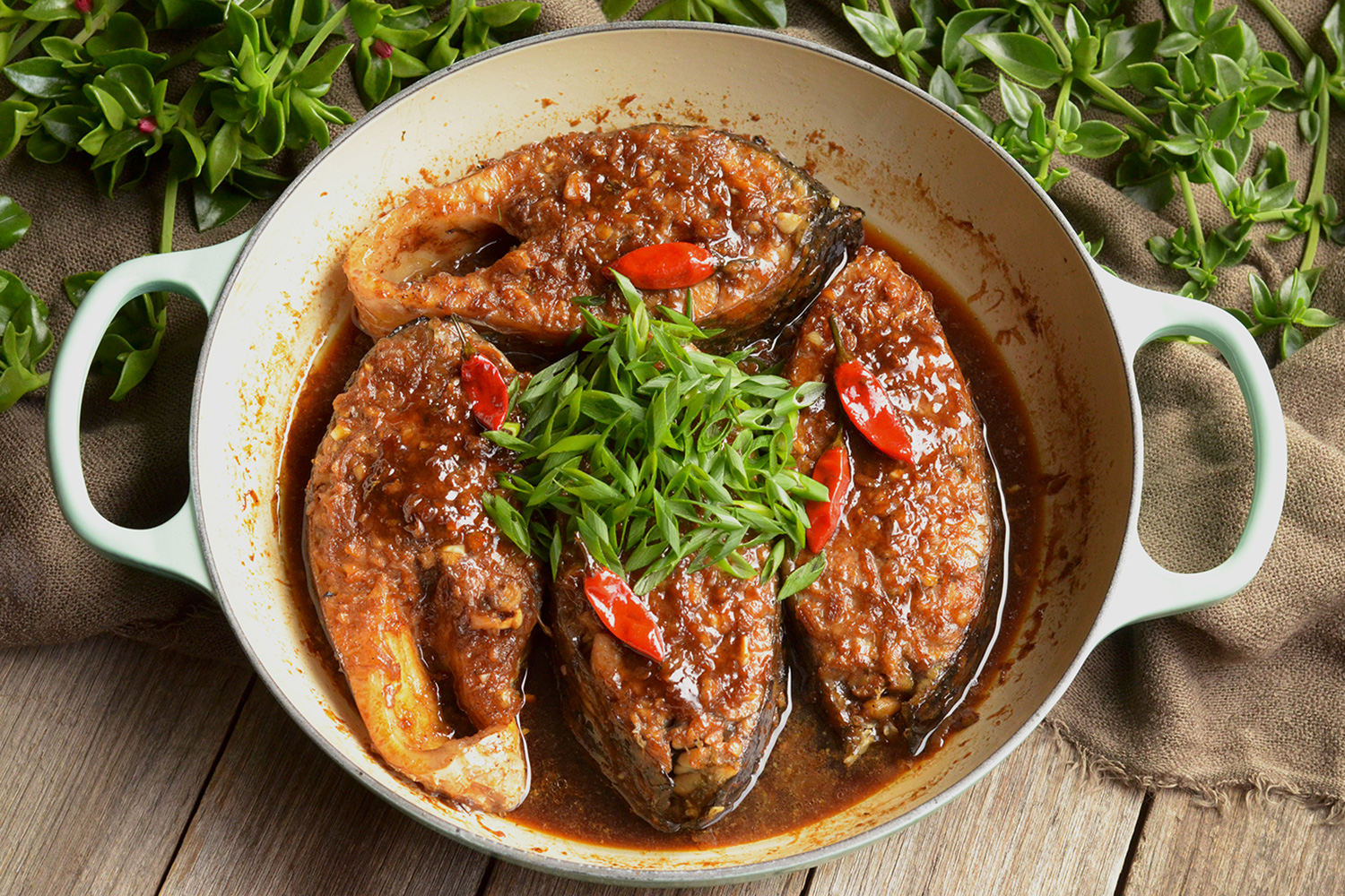 Cá kho bao nhiêu calo, protein? Thành phần dinh dưỡng, cách nấu ảnh hưởng đến chất, chế độ ăn hiện đại