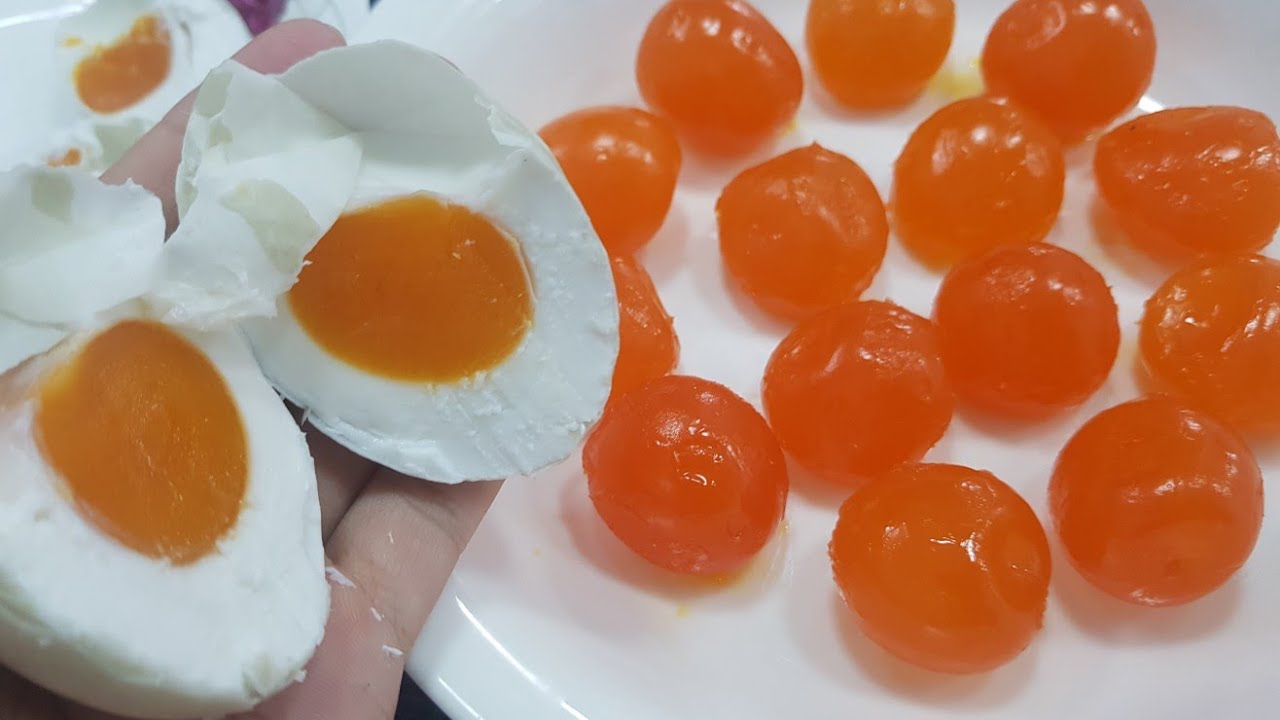 Cách bảo quản trứng muối tại nhà: Tủ lạnh, hút chân không hay để nguyên vỏ tốt hơn