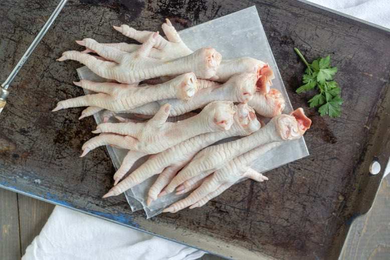 Chân gà bao nhiêu calo, protein? Giá trị dinh dưỡng, món phổ biến, sức khỏe khi ăn nhiều