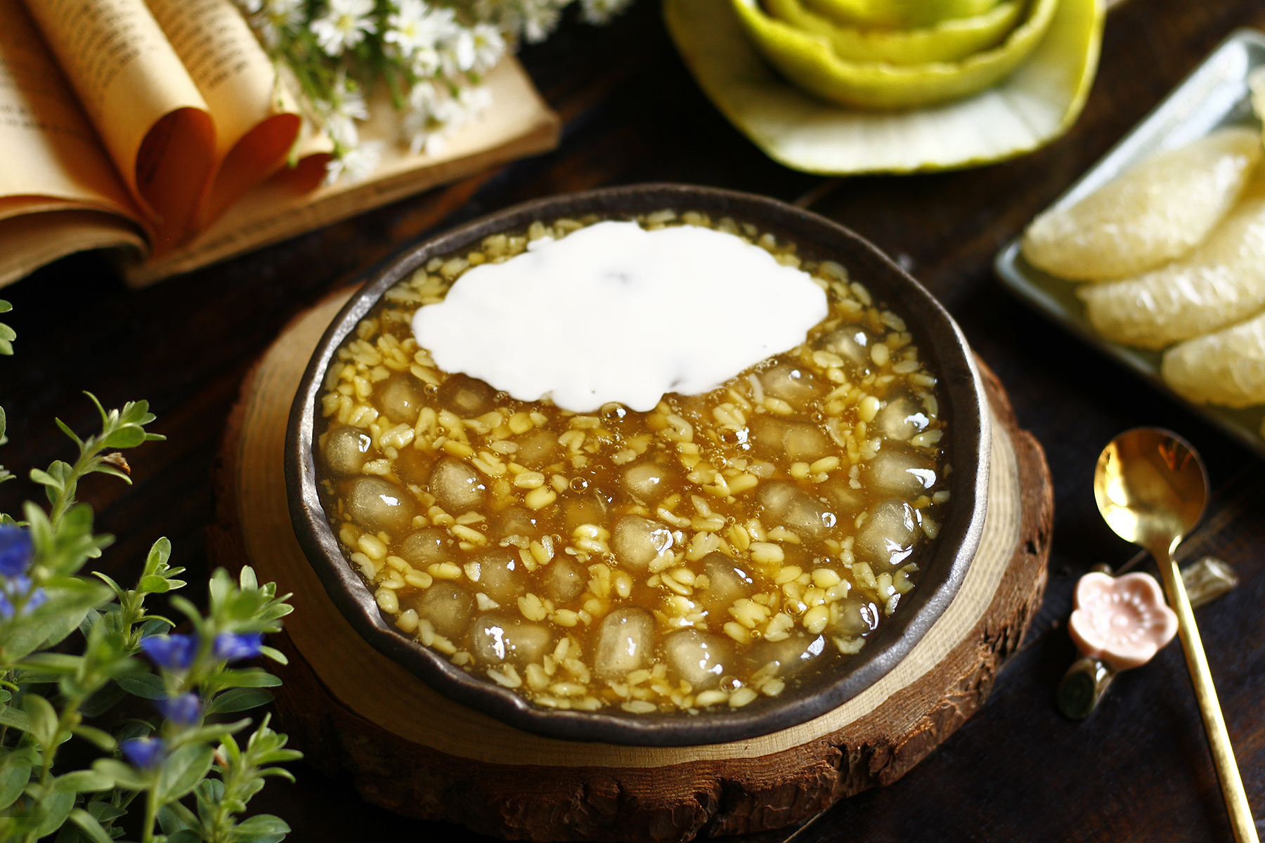Chè bưởi bao nhiêu calo? Thành phần ảnh hưởng calo, tác động cân nặng, so với các chè khác