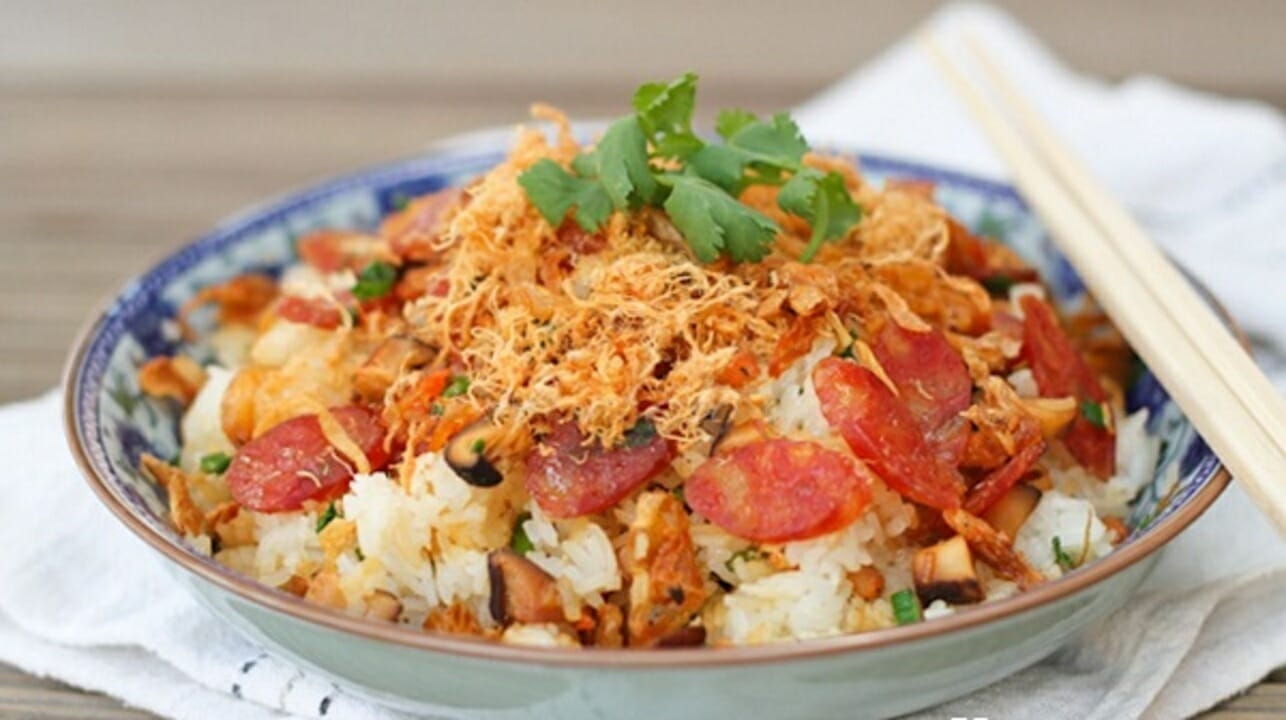 Xôi mặn bao nhiêu calo? Nhân và cách chế biến ảnh hưởng ra sao, giá trị sức khỏe, so sánh các món sáng khác