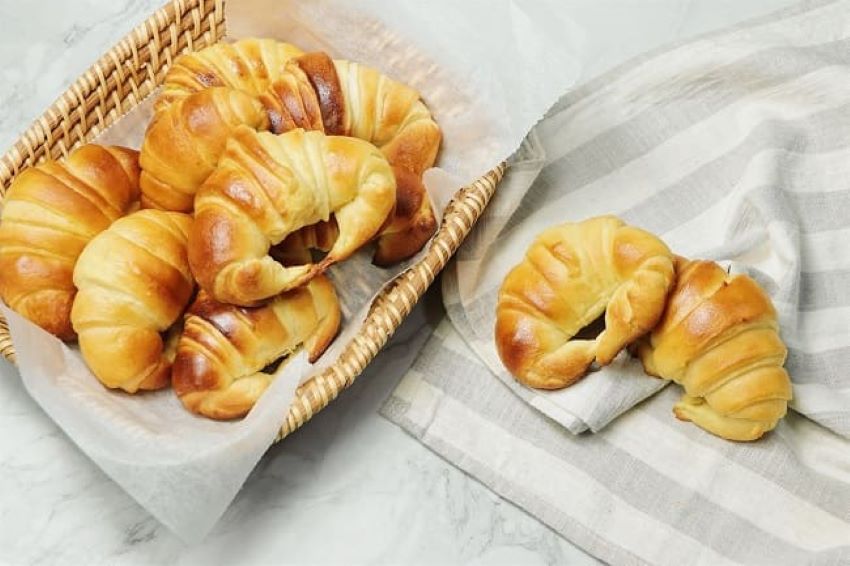 Bánh cua phô mai bao nhiêu calo? Nguồn năng lượng chính, ảnh hưởng cân nặng, so sánh món vặt cùng loại