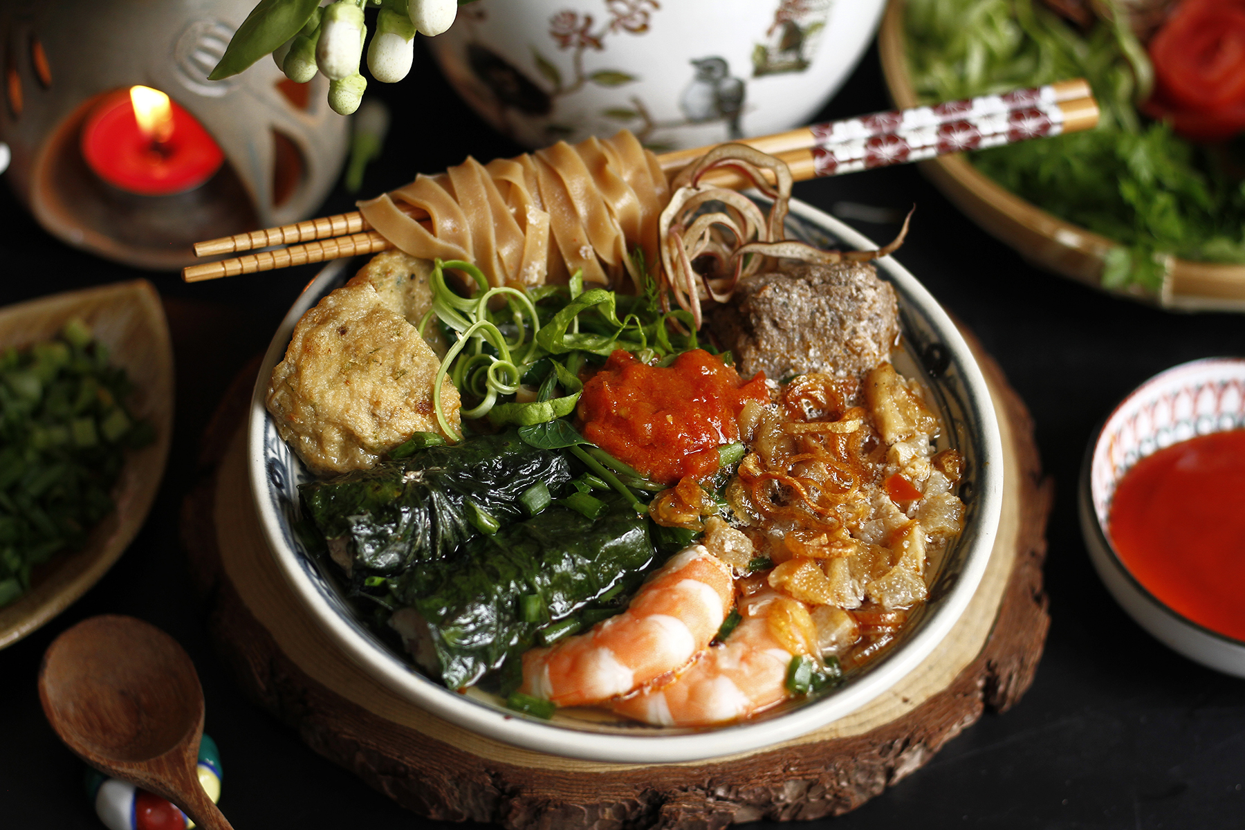 Bánh đa cua bao nhiêu calo? Thành phần dinh dưỡng, ảnh hưởng cân nặng, so sánh món tương tự