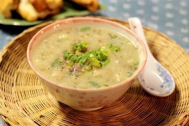 Cháo thịt bằm bao nhiêu calo? Bảng thành phần dinh dưỡng, khẩu phần ăn, tác động đến cân nặng