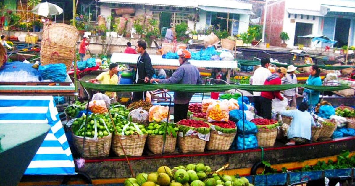 Chợ nổi Cà Mau điểm đặc sắc văn hóa miền Tây và trải nghiệm du lịch sông nước độc đáo
