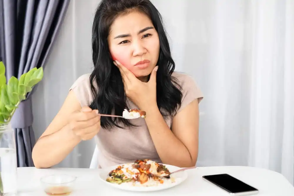Đau răng có ăn được thịt gà không, ảnh hưởng sức khỏe răng miệng, cách chế biến phù hợp, giá trị dinh dưỡng và thực phẩm thay thế