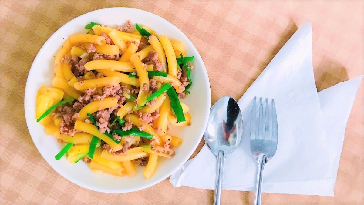 Nui xào bao nhiêu calo, protein? Thành phần dinh dưỡng, biến thể giàu đạm, tác động đến cân nặng