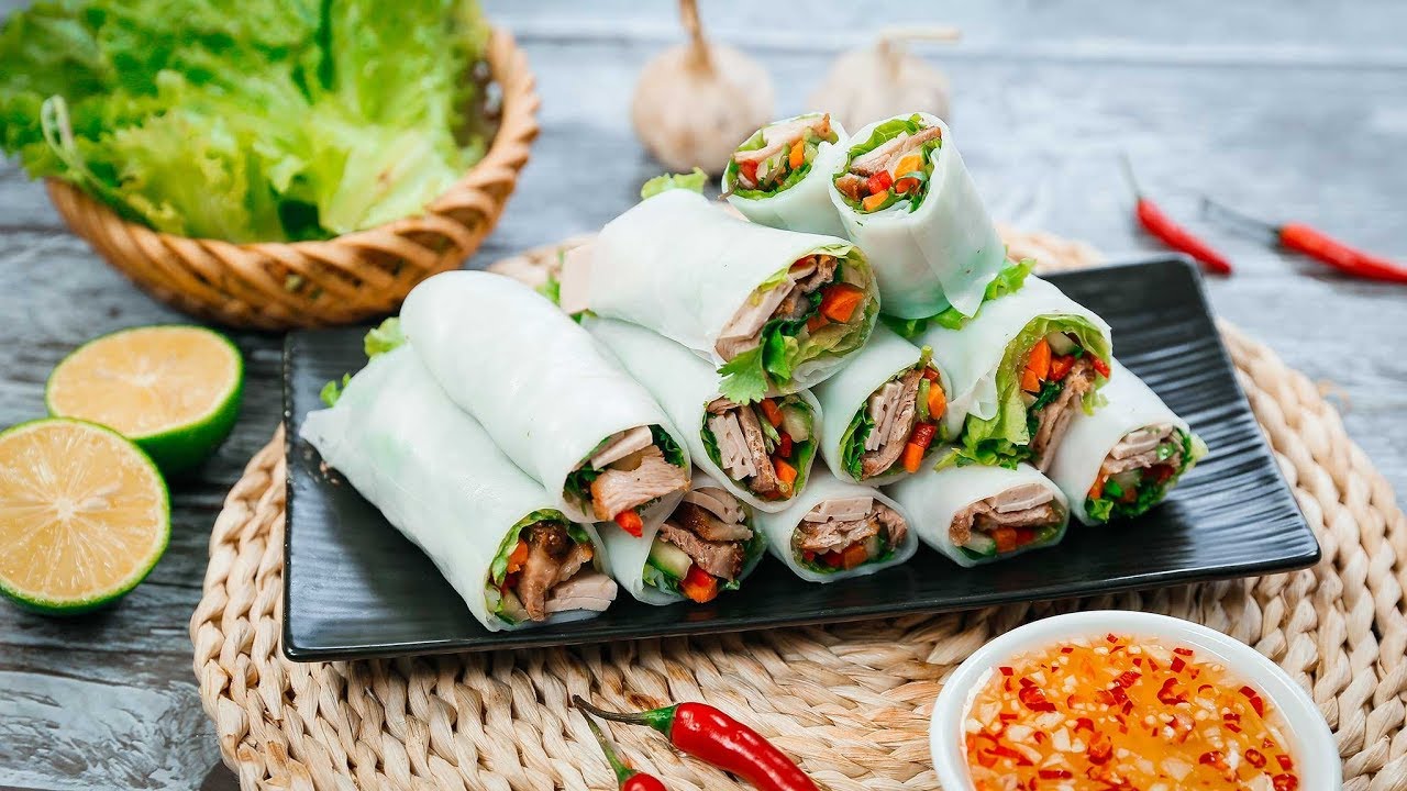 Phở cuốn bao nhiêu calo? Một phần ăn điển hình, thành phần quyết định năng lượng, bảng dinh dưỡng chi tiết