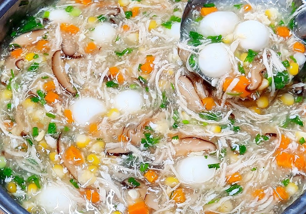 Súp cua bao nhiêu calo, protein? Giá trị dinh dưỡng mỗi bát, thay đổi theo topping, so với món tương tự