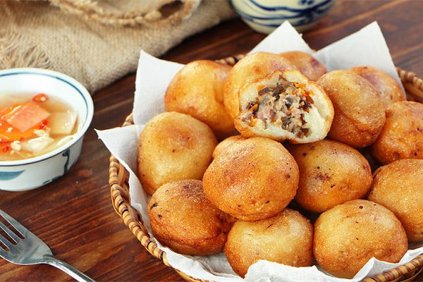 So sánh bánh rán với các món ăn vặt khác về năng lượng và dinh dưỡng So sánh bánh rán với các món ăn vặt khác về năng lượng và dinh dưỡng