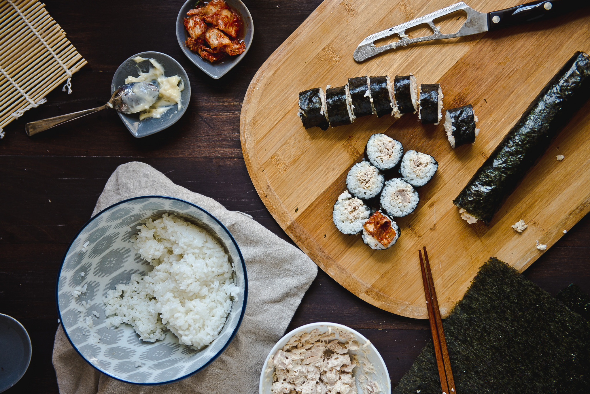 Kimbap bao nhiêu calo? Giá trị dinh dưỡng, lượng calo thay đổi, lợi ích sức khỏe Kimbap bao nhiêu calo? Giá trị dinh dưỡng, lượng calo thay đổi, lợi ích sức khỏe