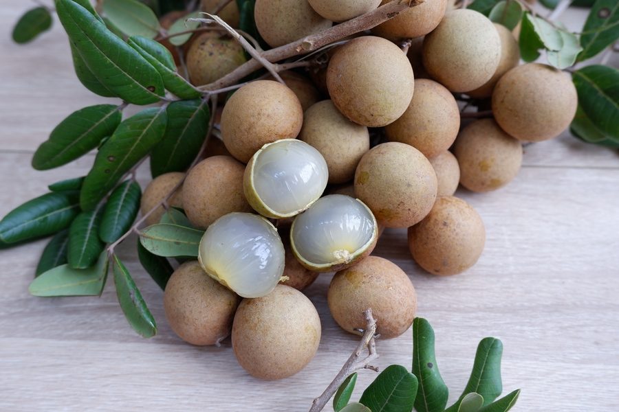 Nhãn bao nhiêu calo? Lượng năng lượng và giá trị dinh dưỡng, tác động đến cân nặng và so sánh với các loại trái cây khác