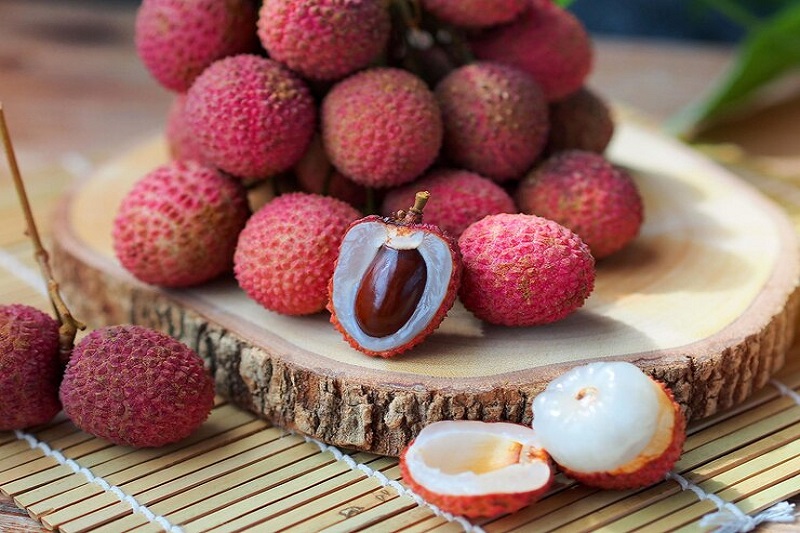 Vải bao nhiêu calo? Hàm lượng dinh dưỡng, calo theo chế biến, lưu ý sức khỏe khi ăn